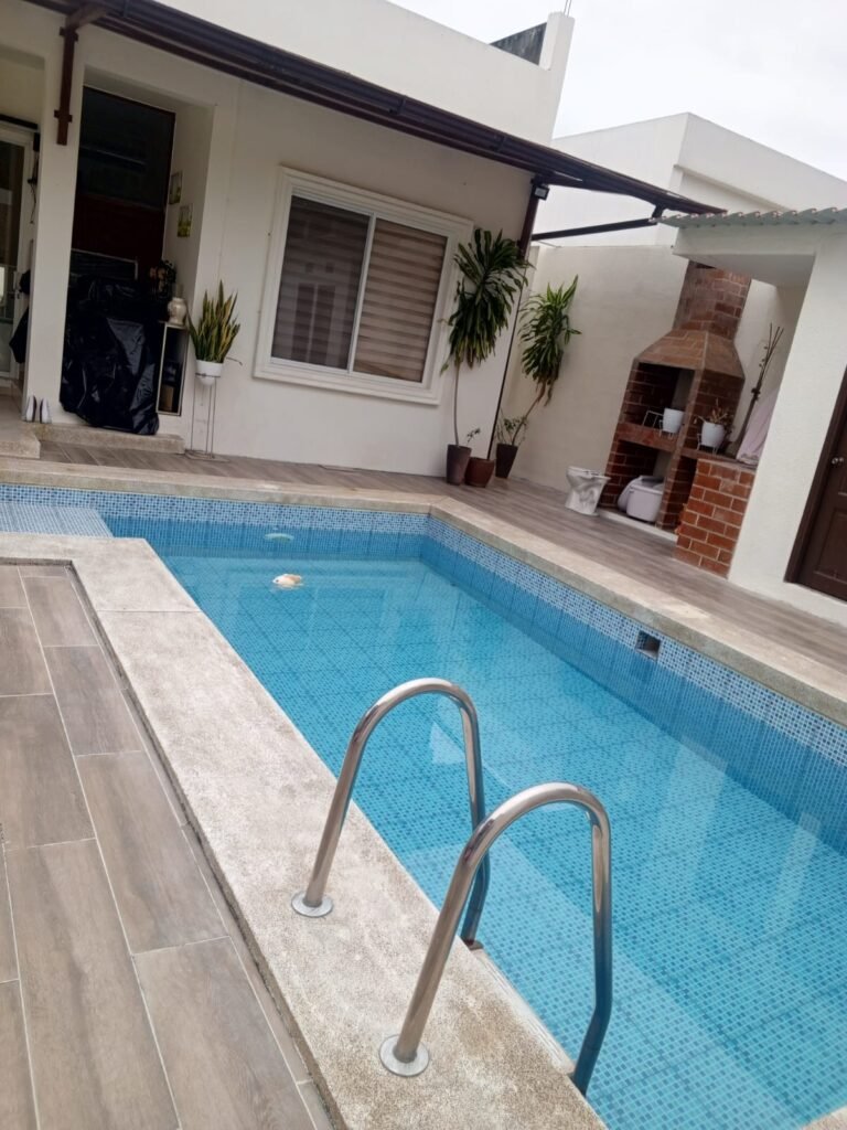 via la costa piscina